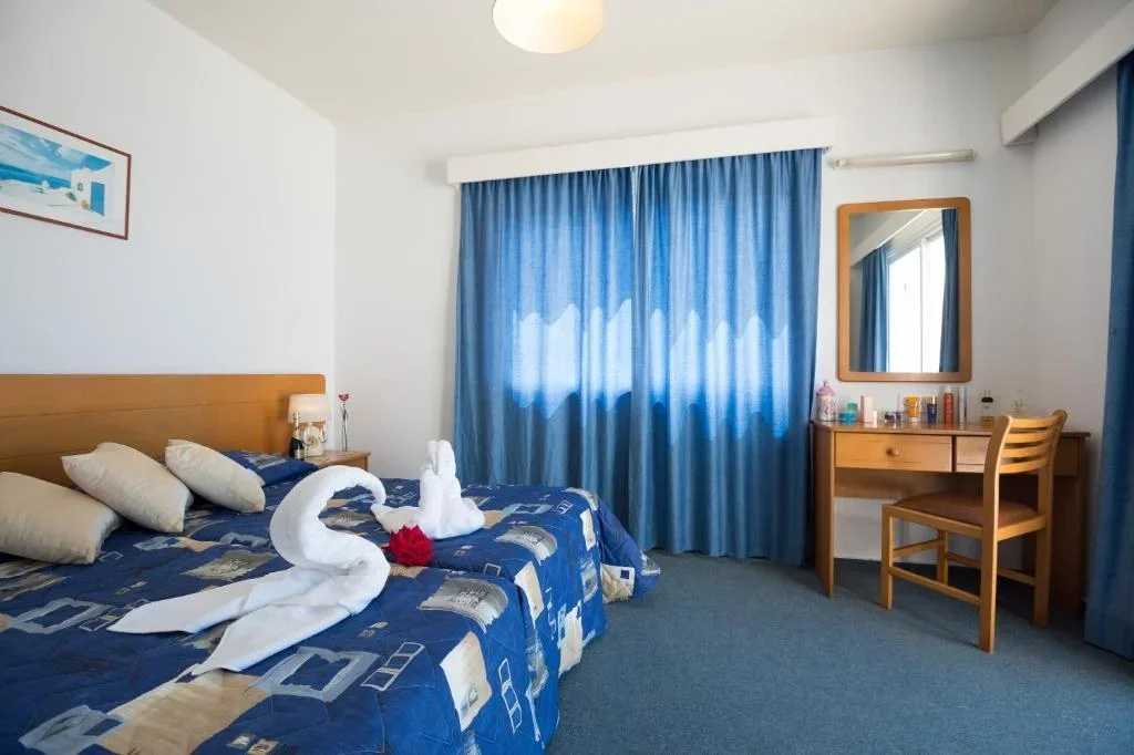 (FLIGHT+ACCOMMODATION) CITY BREAK IN CYPRUS – PAPHOS (2 ADULTS) APARTMENT 4