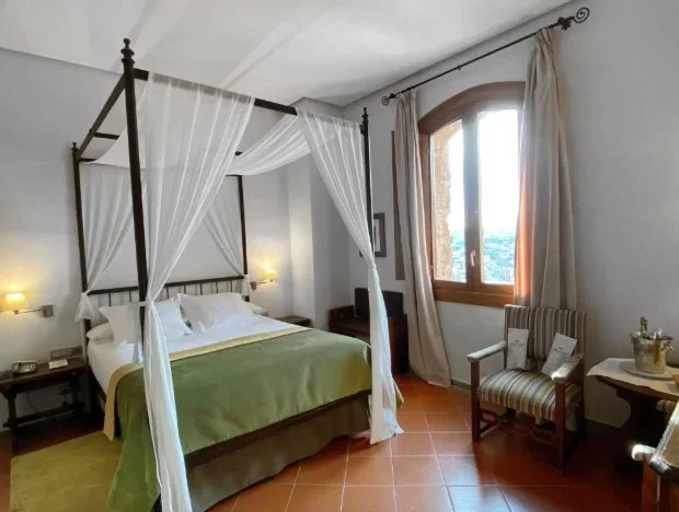 SPECIAL OFFER – CATALONIA, SPAIN  4